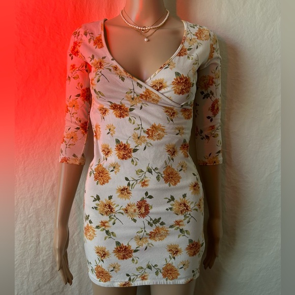 FOREVER21 Floral Mini Dress - Picture 2 of 3